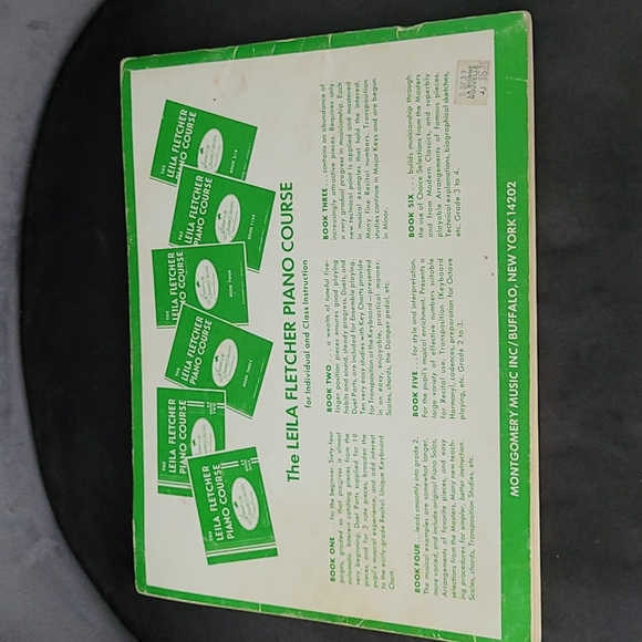 Selling as a bundle piano books . - Picture 2 of 13